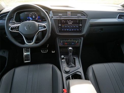 Certified 2024 Volkswagen Tiguan SE R-Line image 22