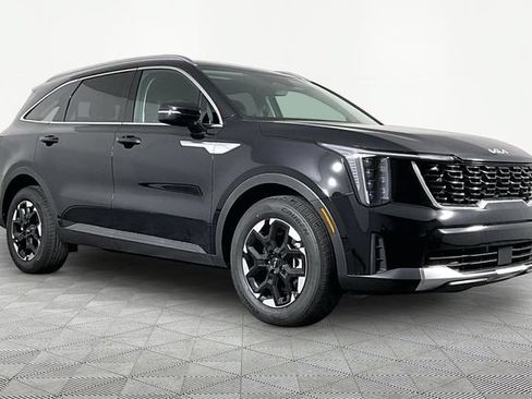 Certified 2026 Kia Sorento S FWD image 2