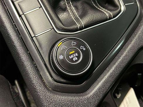 Used 2023 Volkswagen Tiguan SE R-Line image 34