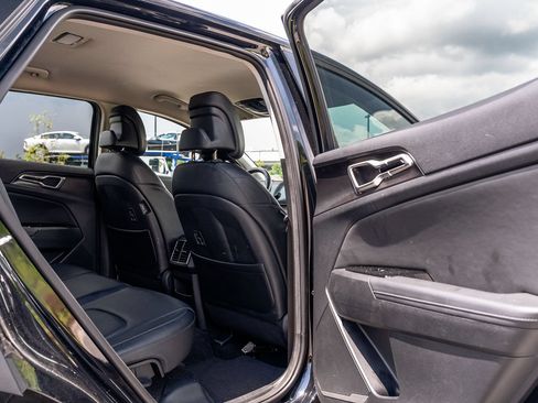 Used 2025 Kia Sportage EX FWD image 13