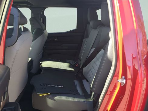 Used 2024 Toyota Tacoma TRD Sport w/ TRD Sport Upgrade Package image 21