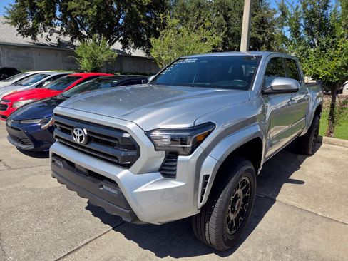 Used 2025 Toyota Tacoma SR5 RWD image 3