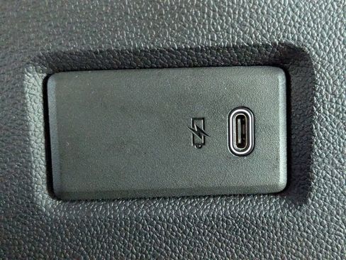 Certified 2025 Chevrolet Suburban Z71 image 17