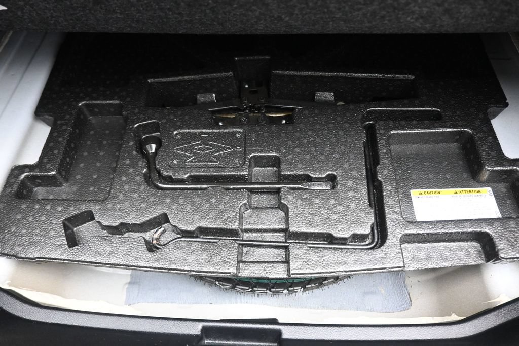 Used 2016 Toyota Avalon Limited w/ Toyota Safety Sense Package FWD image 47
