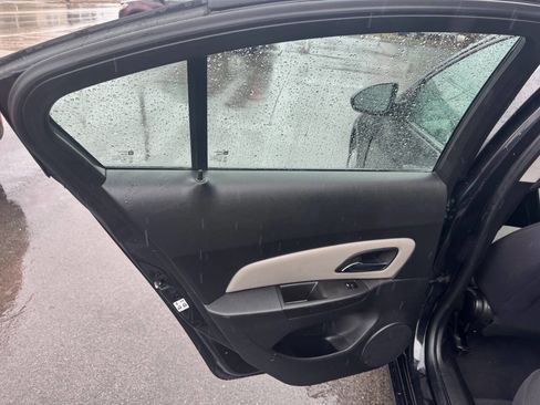 Used 2014 Chevrolet Cruze LS image 10