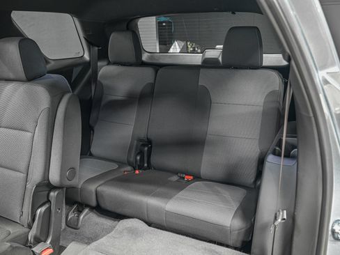 Used 2023 Chevrolet Traverse LT w/ LPO, Floor Liner Package AWD/4WD image 28