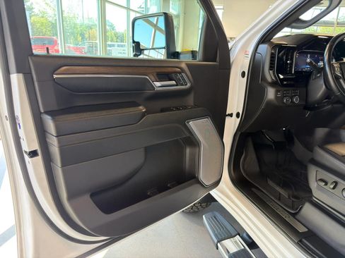 Used 2024 Chevrolet Silverado 2500 High Country w/ High Country Premium Package AWD/4WD image 14