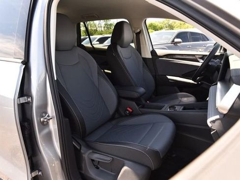 New 2026 Volkswagen Tiguan SE FWD image 20