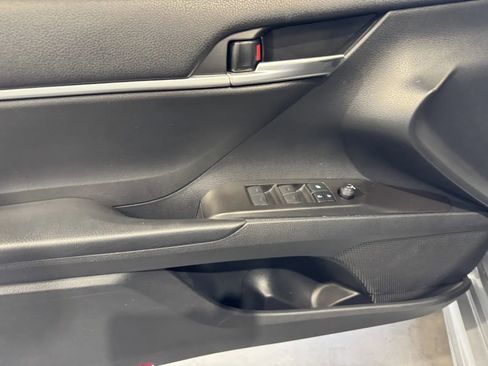 Used 2021 Toyota Camry SE w/ Convenience Package image 11