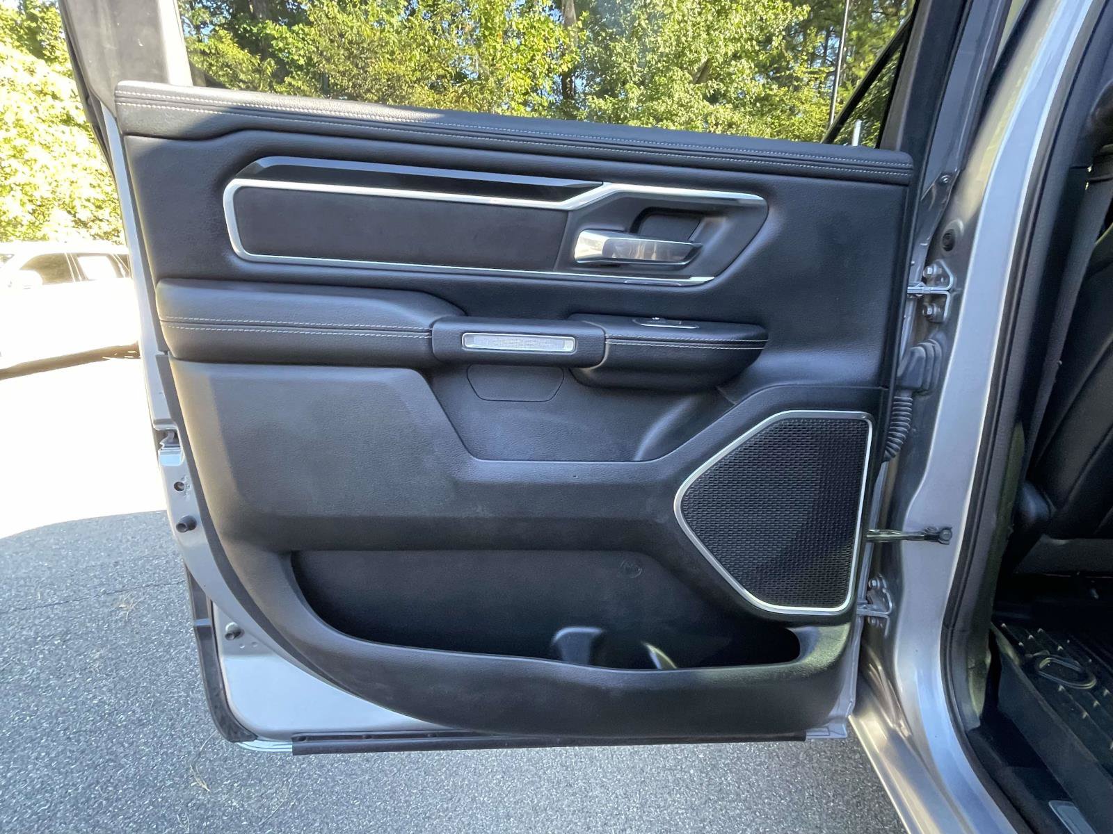 Used 2020 RAM 1500 Laramie w/ Sport Appearance Package AWD/4WD image 15