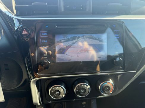 Used 2018 Toyota Corolla L image 17