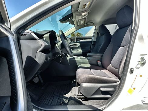 Used 2024 Toyota RAV4 LE AWD/4WD image 2