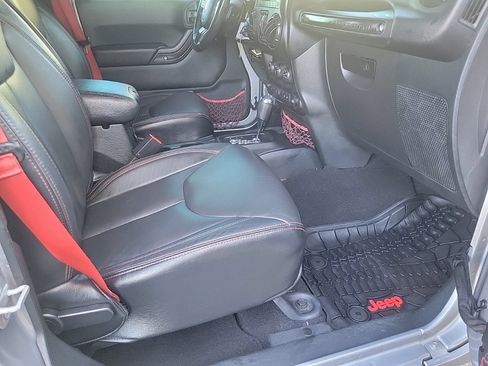 Used 2018 Jeep Wrangler Unlimited Rubicon AWD/4WD image 19