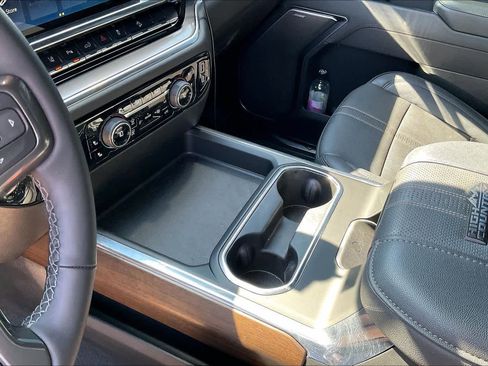 Used 2025 Chevrolet Silverado 2500 High Country w/ High Country Premium Package image 17