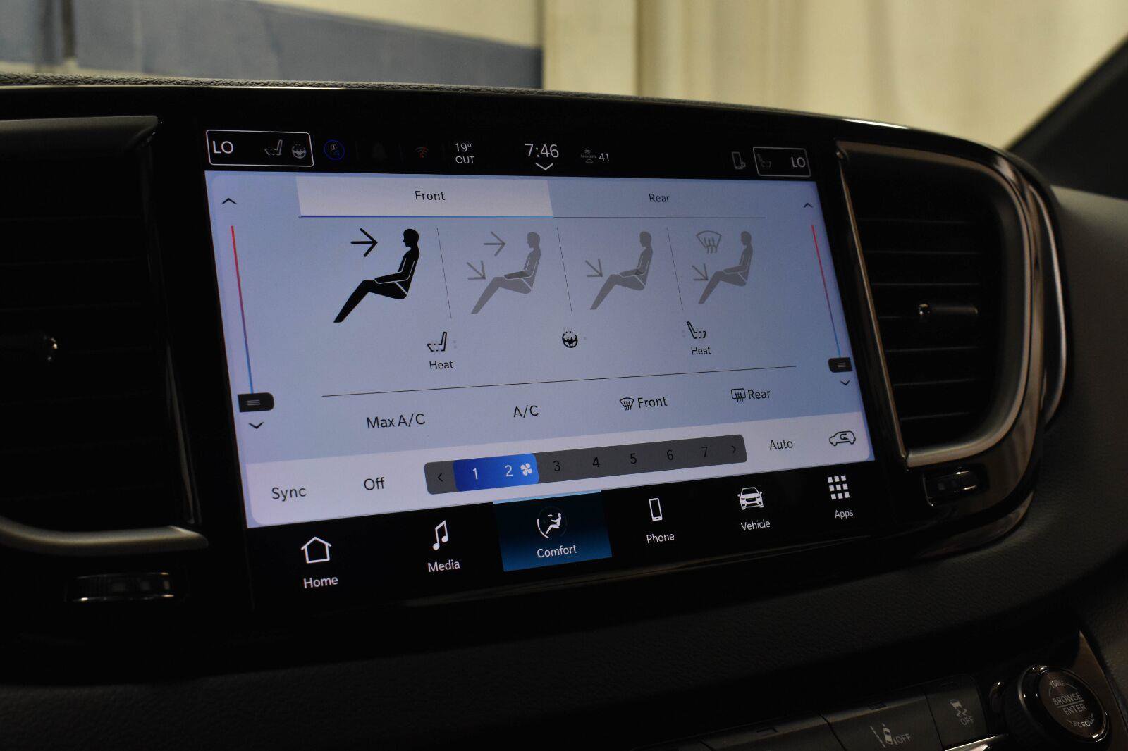Used 2025 Chrysler Pacifica Select FWD image 16