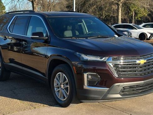 Used 2022 Chevrolet Traverse LT FWD image 1