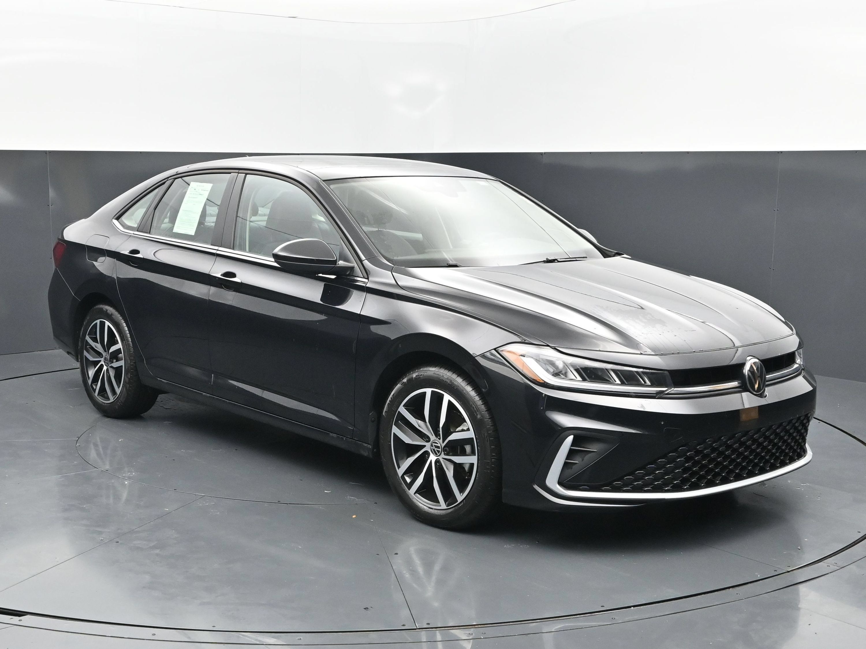 Used 2026 Volkswagen Jetta SE FWD image 7