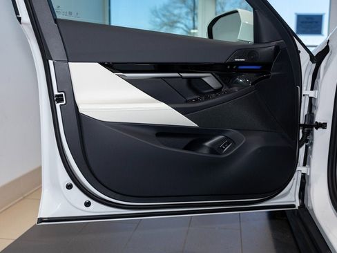 New 2025 BMW 530i xDrive 530i xDrive image 12