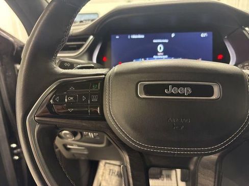 Used 2022 Jeep Grand Cherokee Overland w/ Luxury Tech Group IV image 32