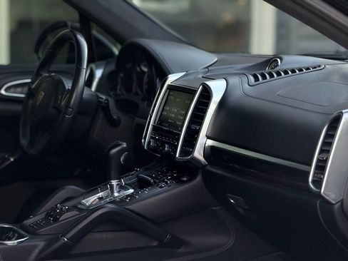 Used 2014 Porsche Cayenne Turbo image 14