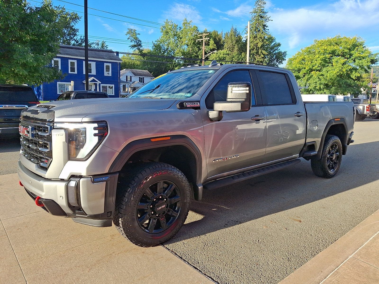 Used 2024 GMC Sierra 2500 AT4 w/ AT4 Premium Plus Package AWD/4WD image 3