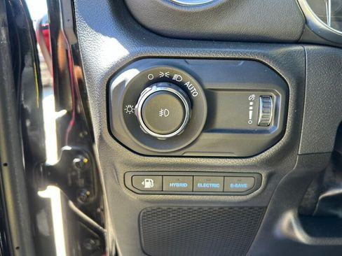 Used 2023 Jeep Wrangler Unlimited Sahara AWD/4WD image 36