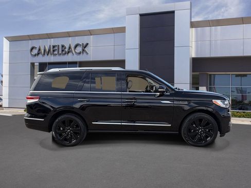 Used 2023 Lincoln Navigator Reserve AWD/4WD image 7