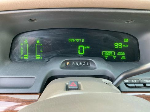 Used 2003 Ford Crown Victoria LX image 25