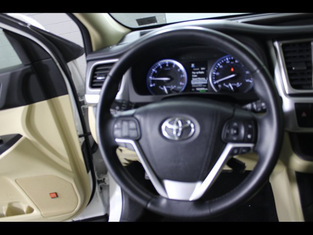 Used 2017 Toyota Highlander Limited w/ Protection Package #3 AWD/4WD image 17