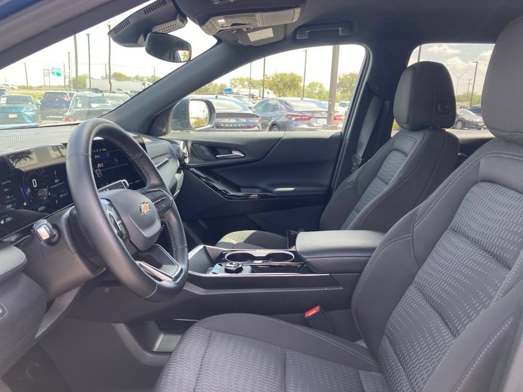 Used 2026 Chevrolet Equinox LT FWD image 8