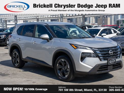 Used 2025 Nissan Rogue SV image 3