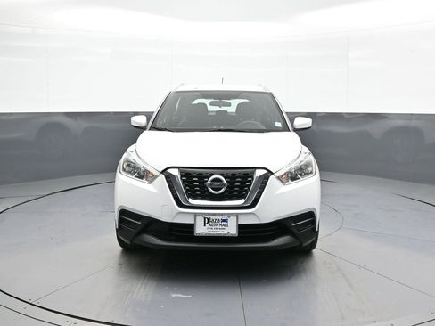 Used 2018 Nissan Kicks SV image 2