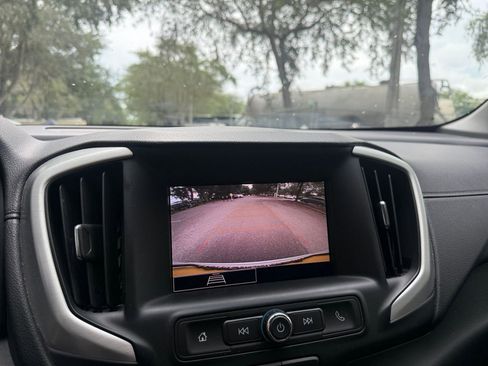 Used 2024 GMC Terrain SLE FWD image 22