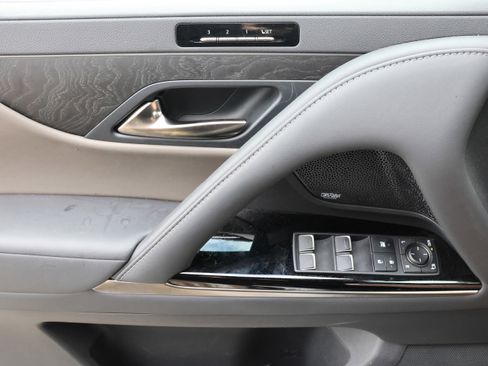 Used 2025 Lexus LX 700h Overtrail image 12