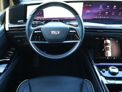 Used 2025 Cadillac Escalade Sport w/ Touring Package image 16