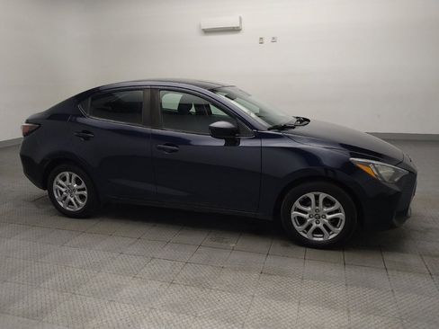 Used 2017 Toyota Yaris iA FWD image 11