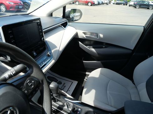 Used 2021 Toyota Corolla LE FWD image 12