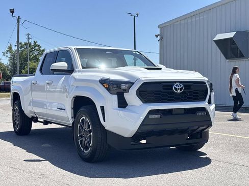 Used 2024 Toyota Tacoma TRD Sport RWD image 7