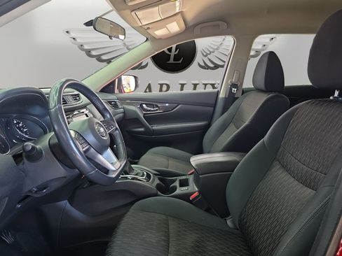 Used 2018 Nissan Rogue SV image 9