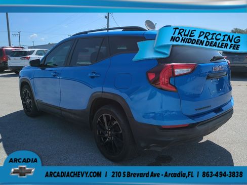 Used 2024 GMC Terrain SLE w/ Driver Convenience Package FWD image 6
