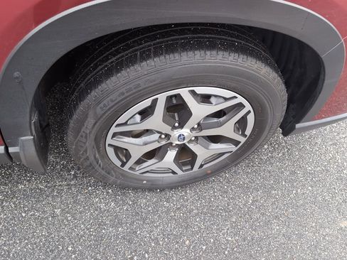 Used 2023 Subaru Forester Premium image 9