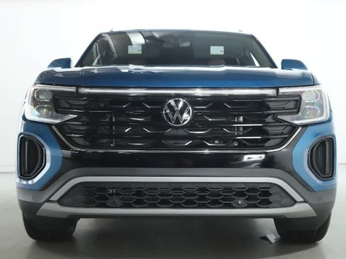 Certified 2024 Volkswagen Atlas Cross Sport SE AWD/4WD image 5