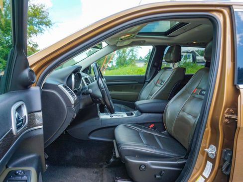 Used 2011 Jeep Grand Cherokee 70th Anniversary AWD/4WD image 15