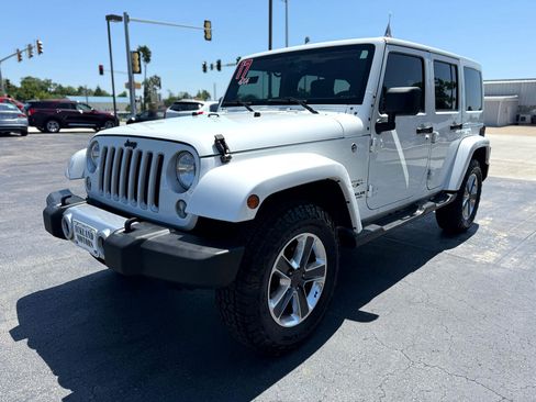 Used 2017 Jeep Wrangler Unlimited Sahara w/ Dual Top Group image 4