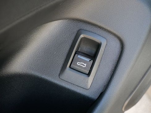 Used 2024 BMW i5 eDrive40i w/ Premium Package image 17