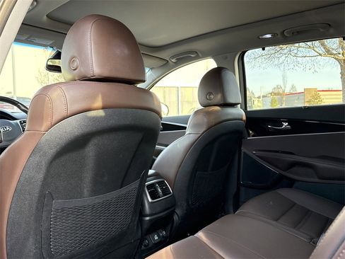 Used 2019 Kia Sorento SX w/ SX Touring Package image 8