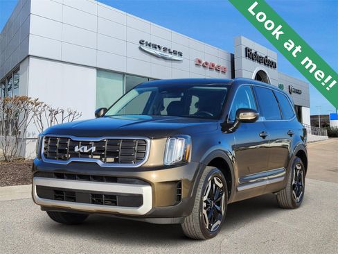Used 2025 Kia Telluride S image 2