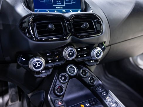 Used 2023 Aston Martin V8 Vantage Coupe RWD image 40
