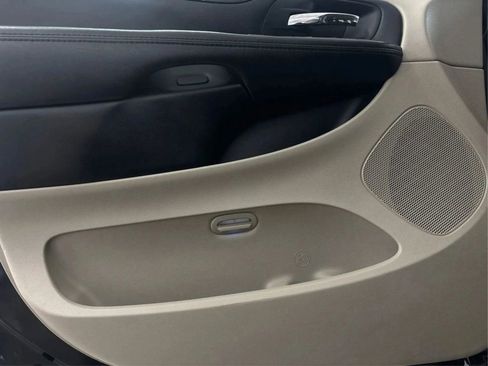 Used 2018 Dodge Grand Caravan SE FWD image 26