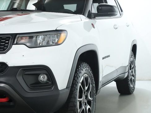 Used 2025 Jeep Compass Trailhawk AWD/4WD image 4